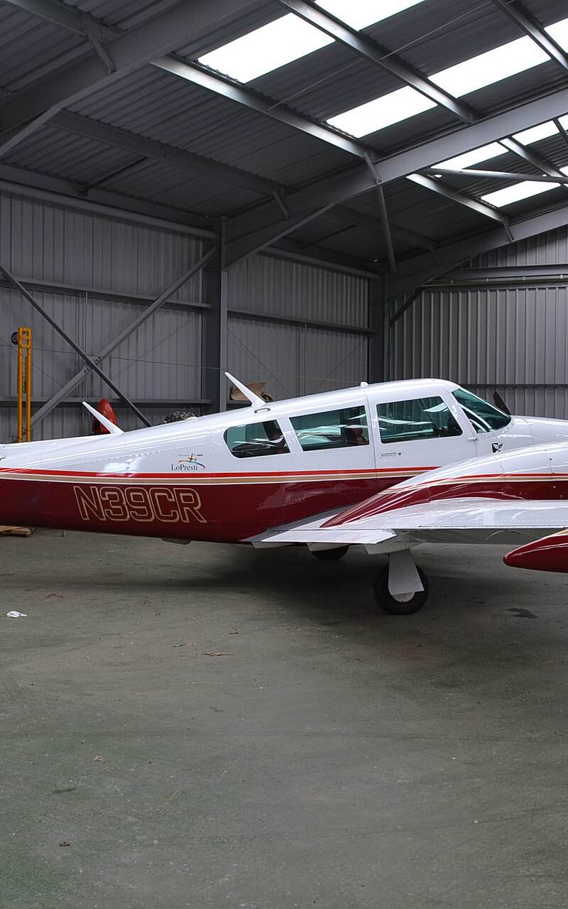 N39CR - Twin-engine aircraft