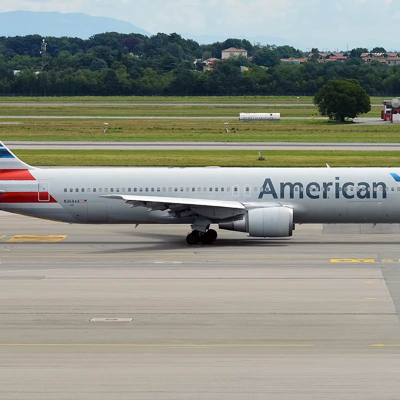 N368AA - Twin-engine aircraft