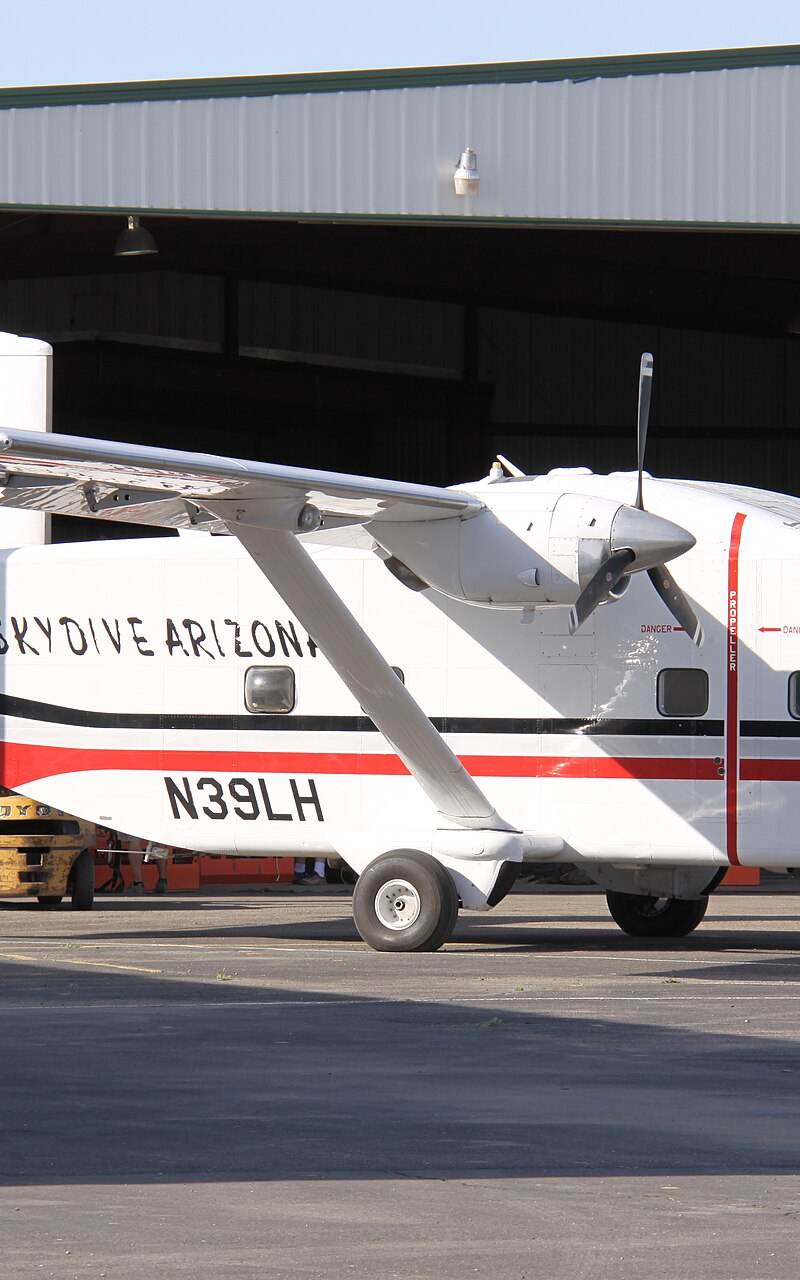 N39LH - Twin-engine aircraft