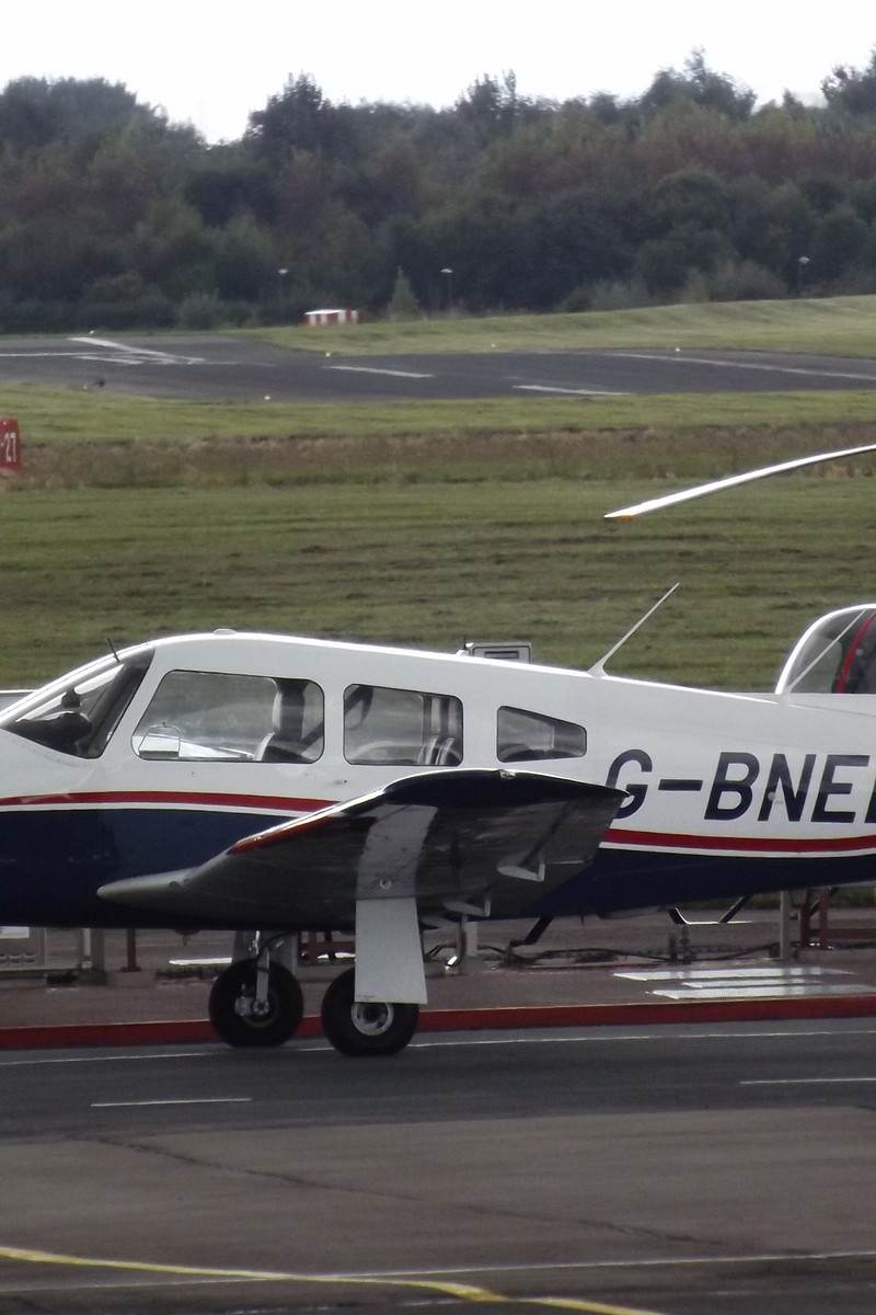 G-BNEE - Piper