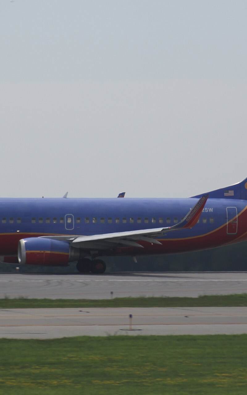 N372SW - Twin-engine aircraft
