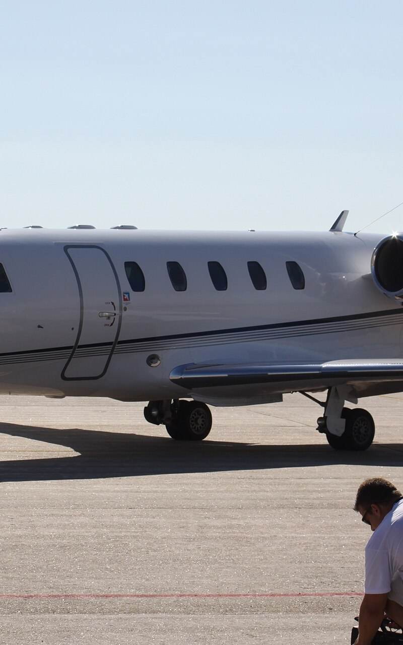 N375E - Business jet