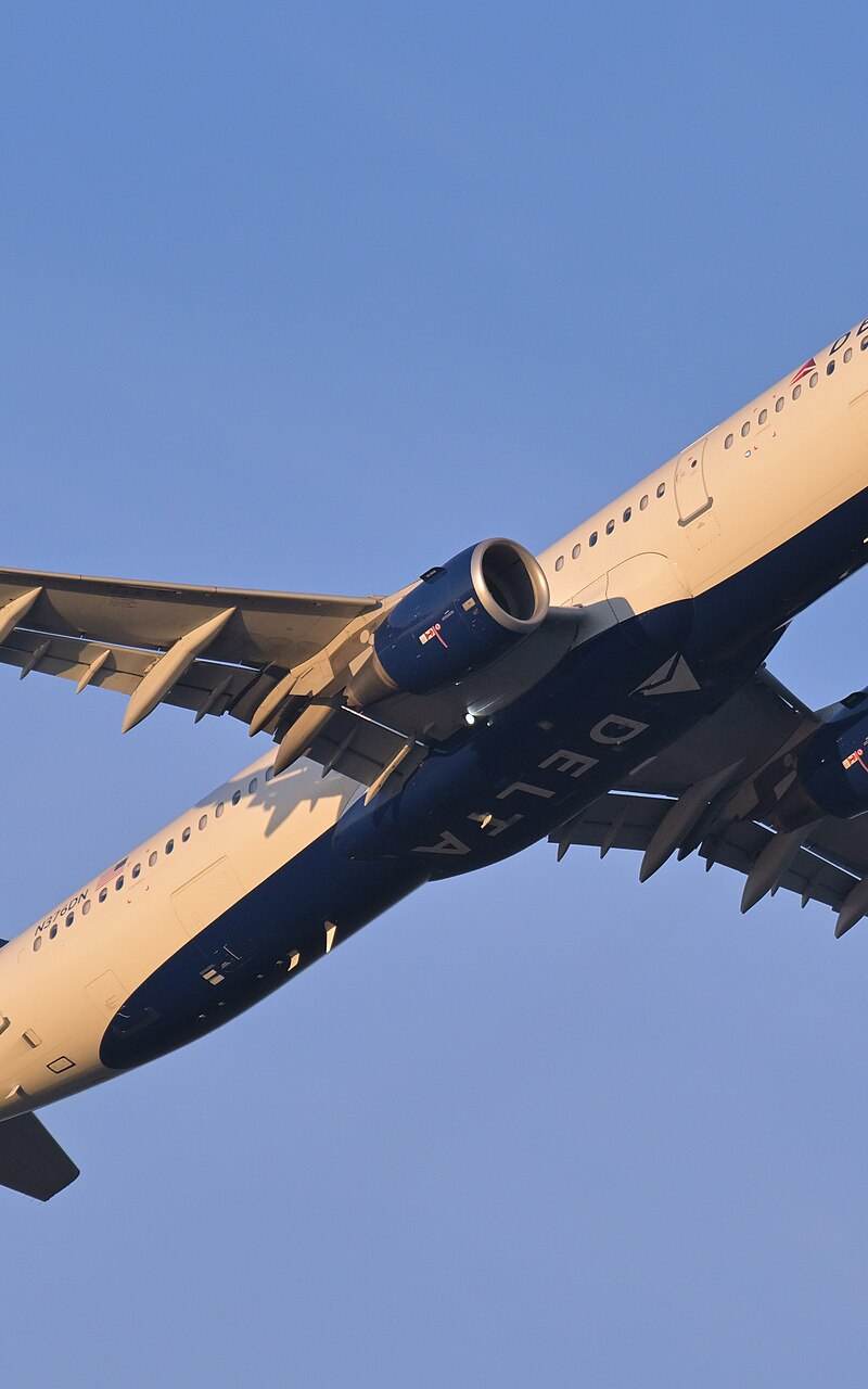 N376DN - Twin-engine aircraft