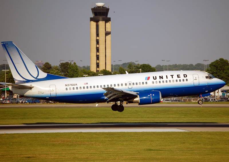 N376UA - Twin-engine aircraft