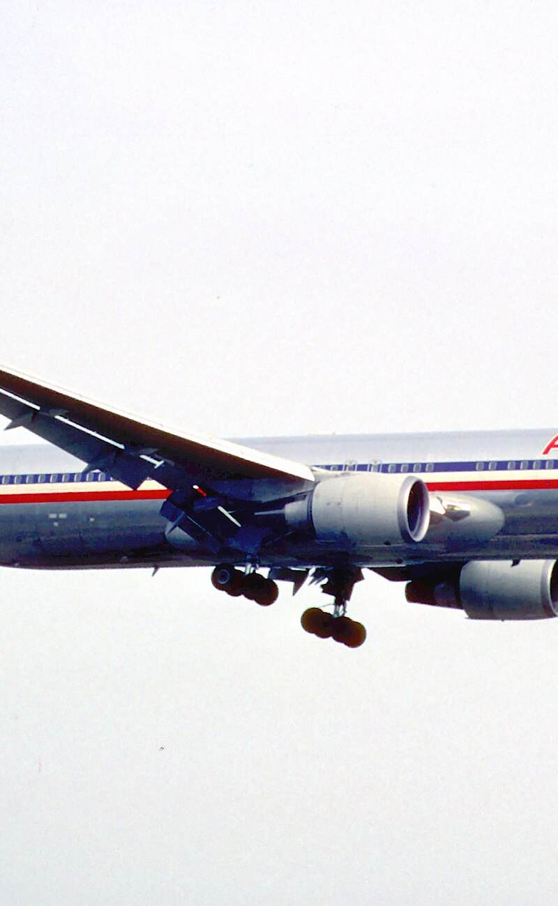 N379AA - Twin-engine aircraft