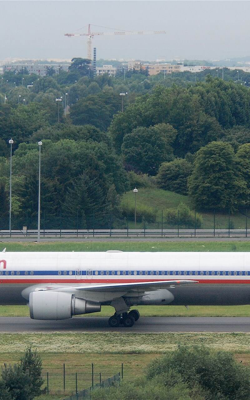 N379AA - Twin-engine aircraft