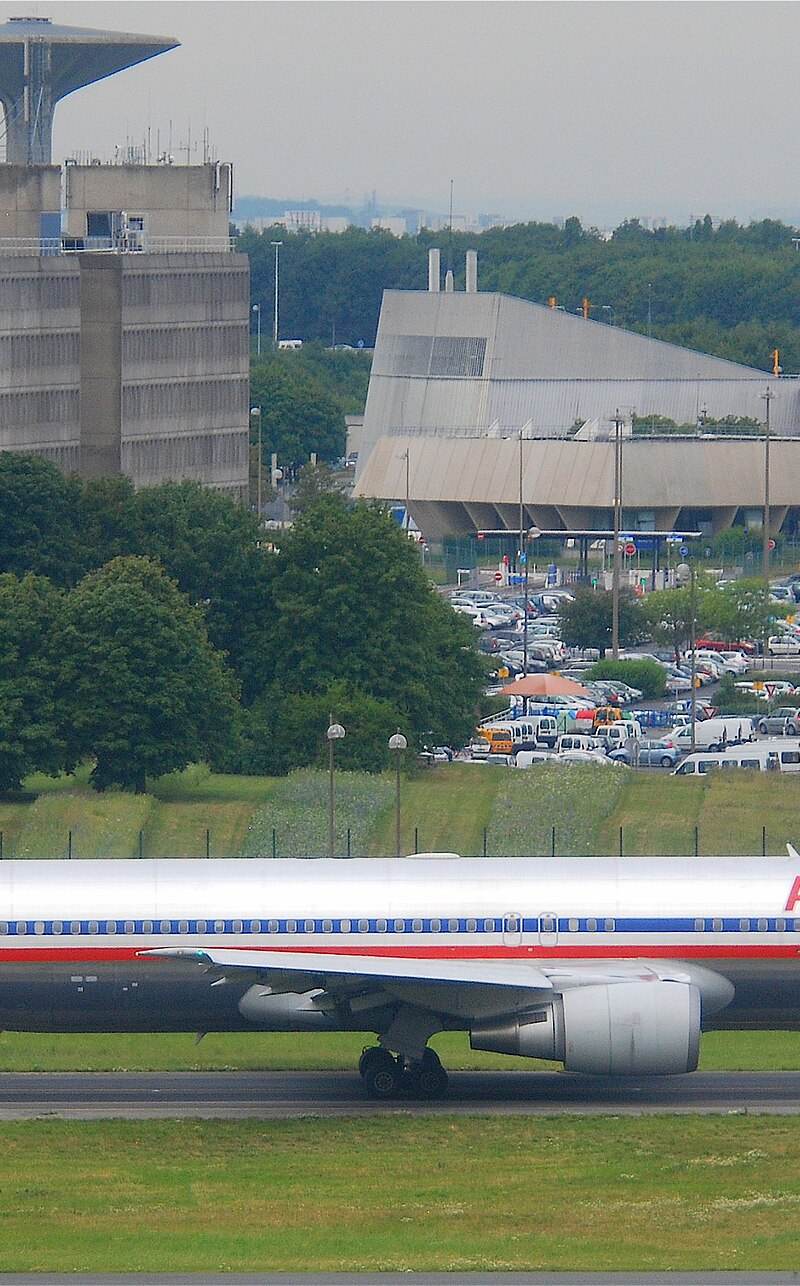 N379AA - Twin-engine aircraft
