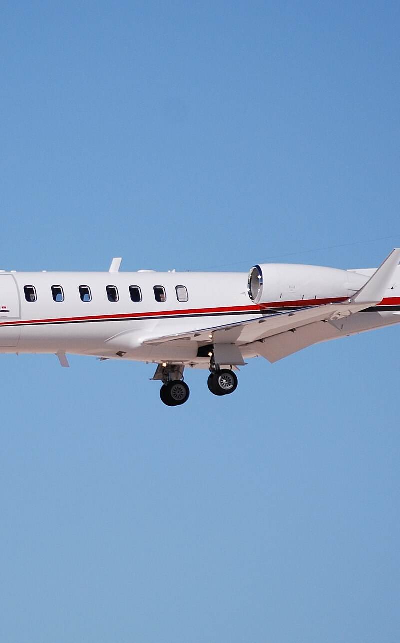 N40NB - Business jet
