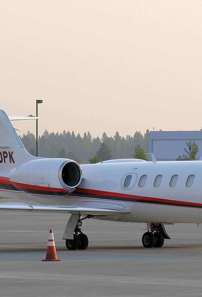 N40PK - Business jet