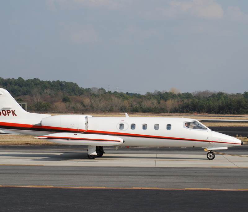 N40PK - Business jet