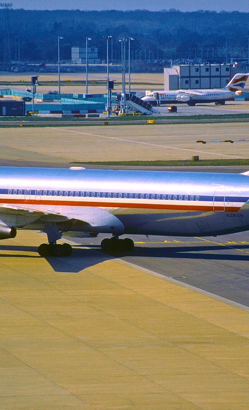 N381AN - Twin-engine aircraft