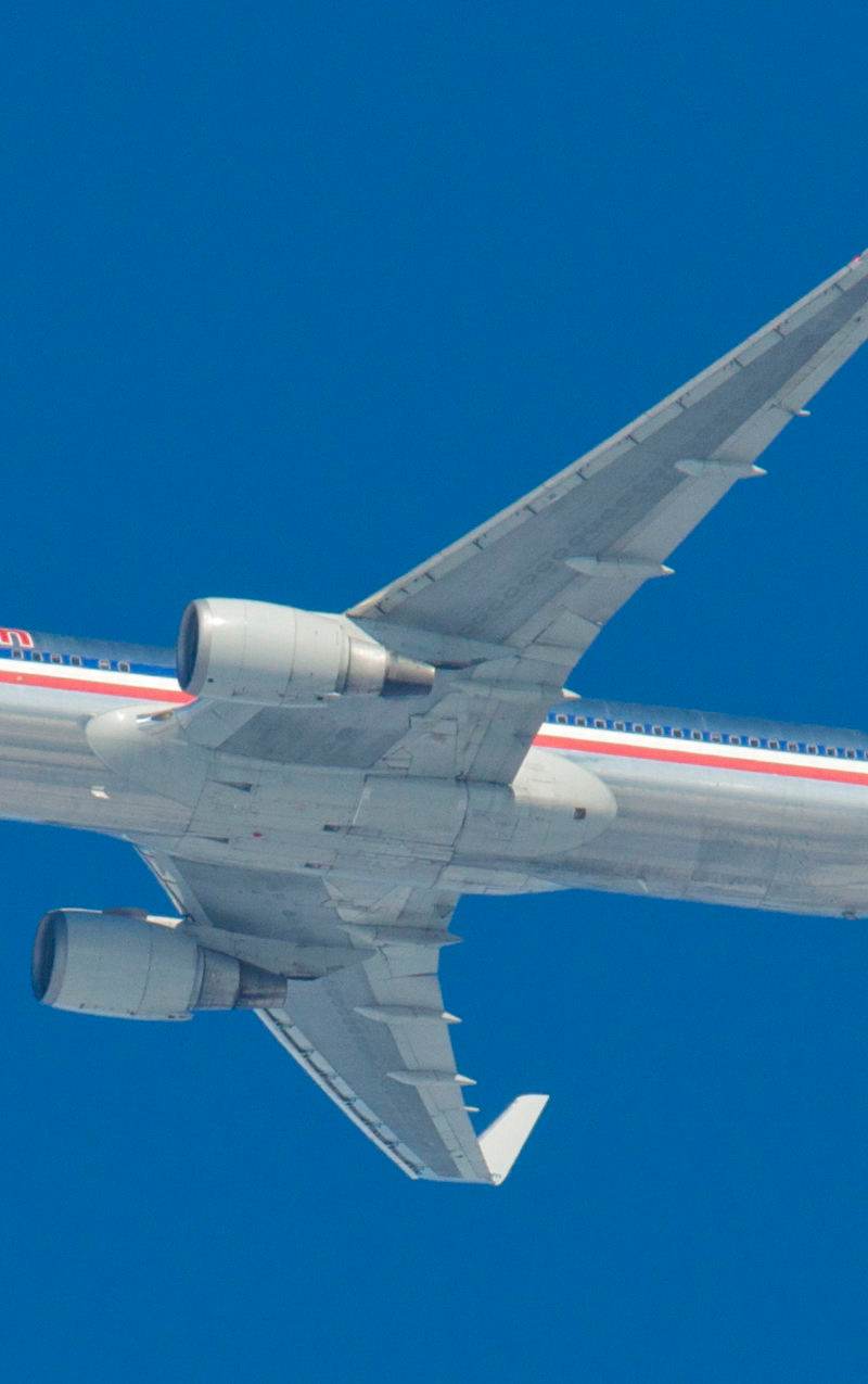 N381AN - Twin-engine aircraft
