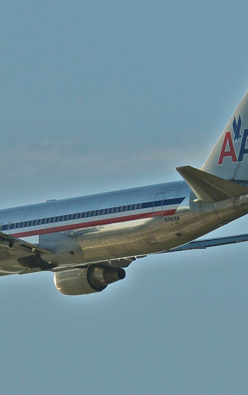 N381AN - Twin-engine aircraft