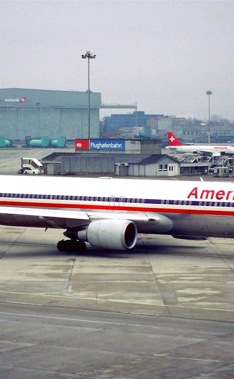 N382AN - Twin-engine aircraft