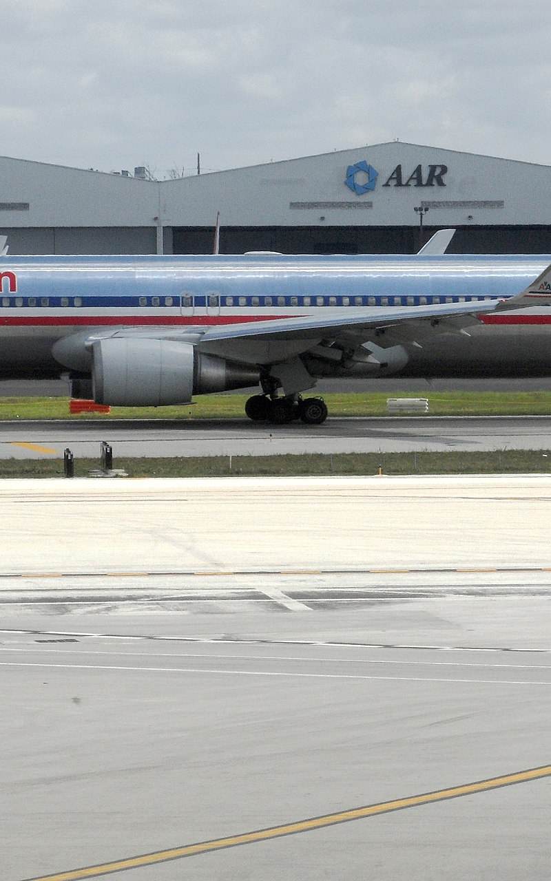 N382AN - Twin-engine aircraft
