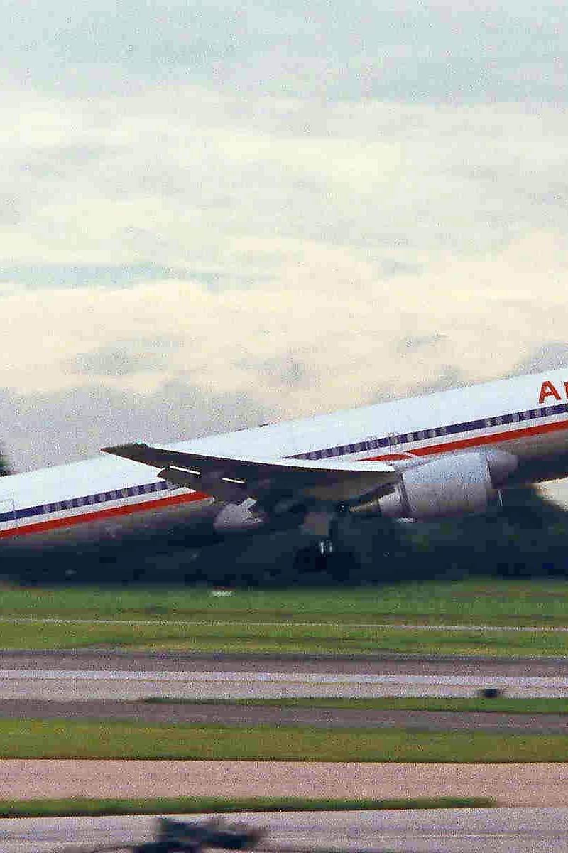 N382AN - Twin-engine aircraft