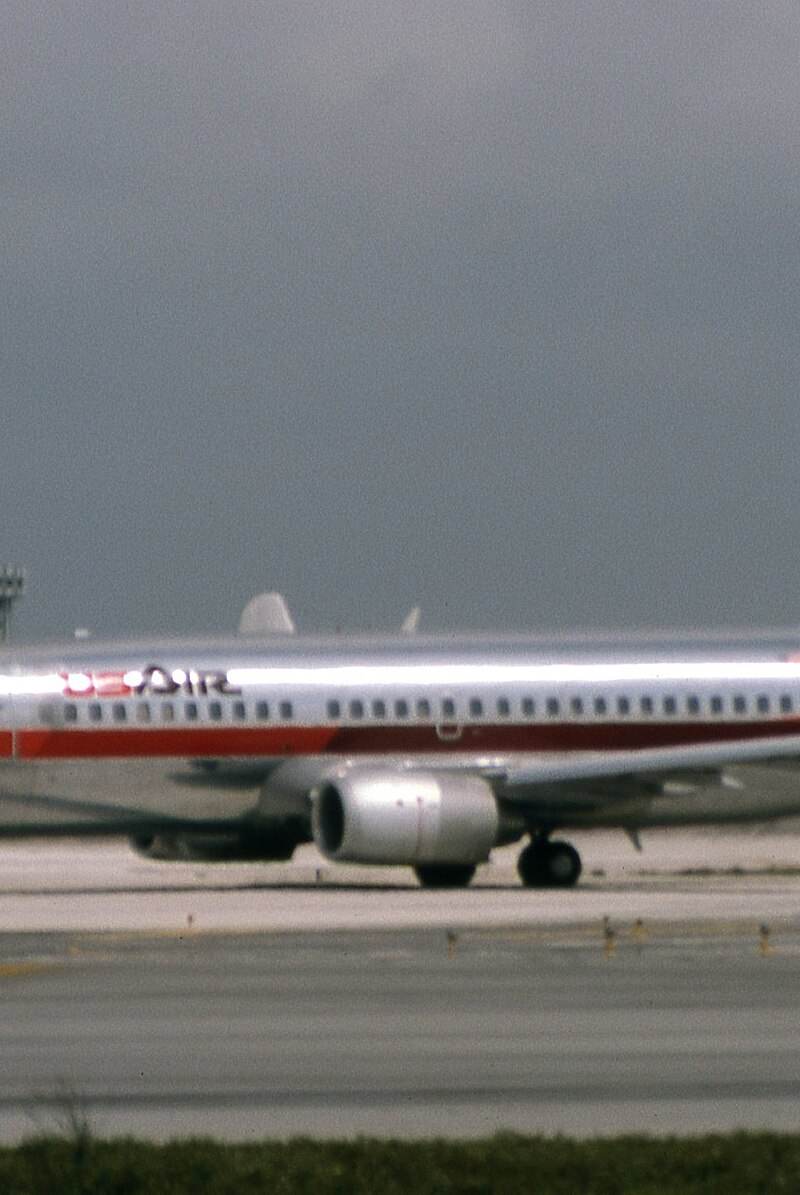 N382AU - Twin-engine aircraft
