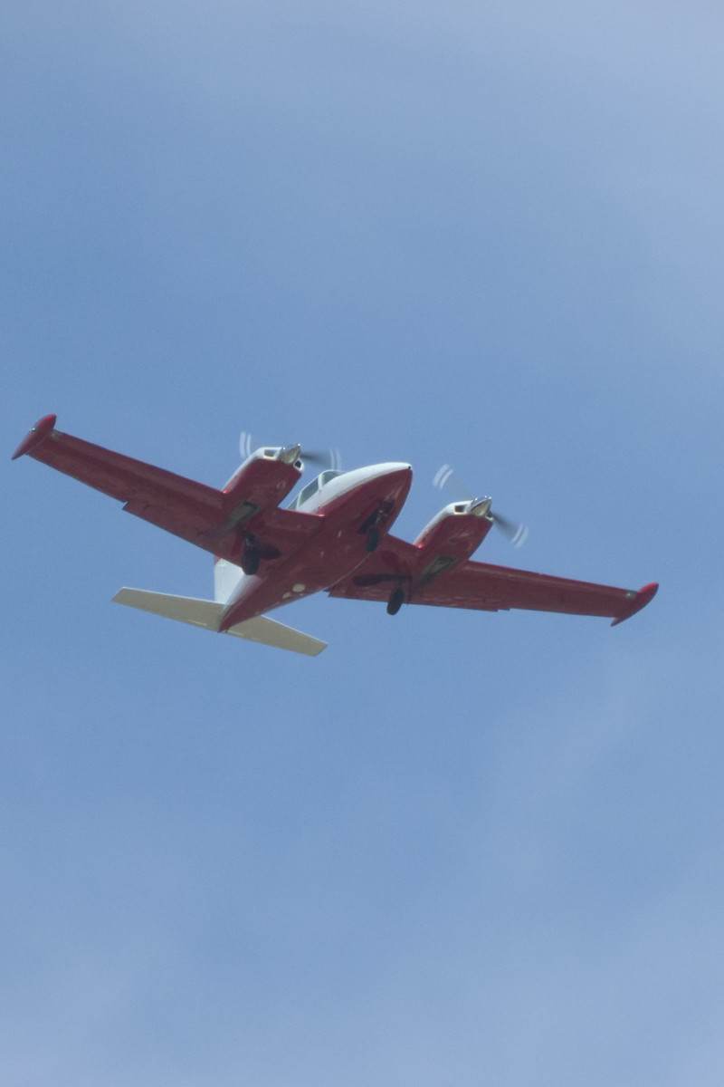 N114CD - Twin-engine aircraft