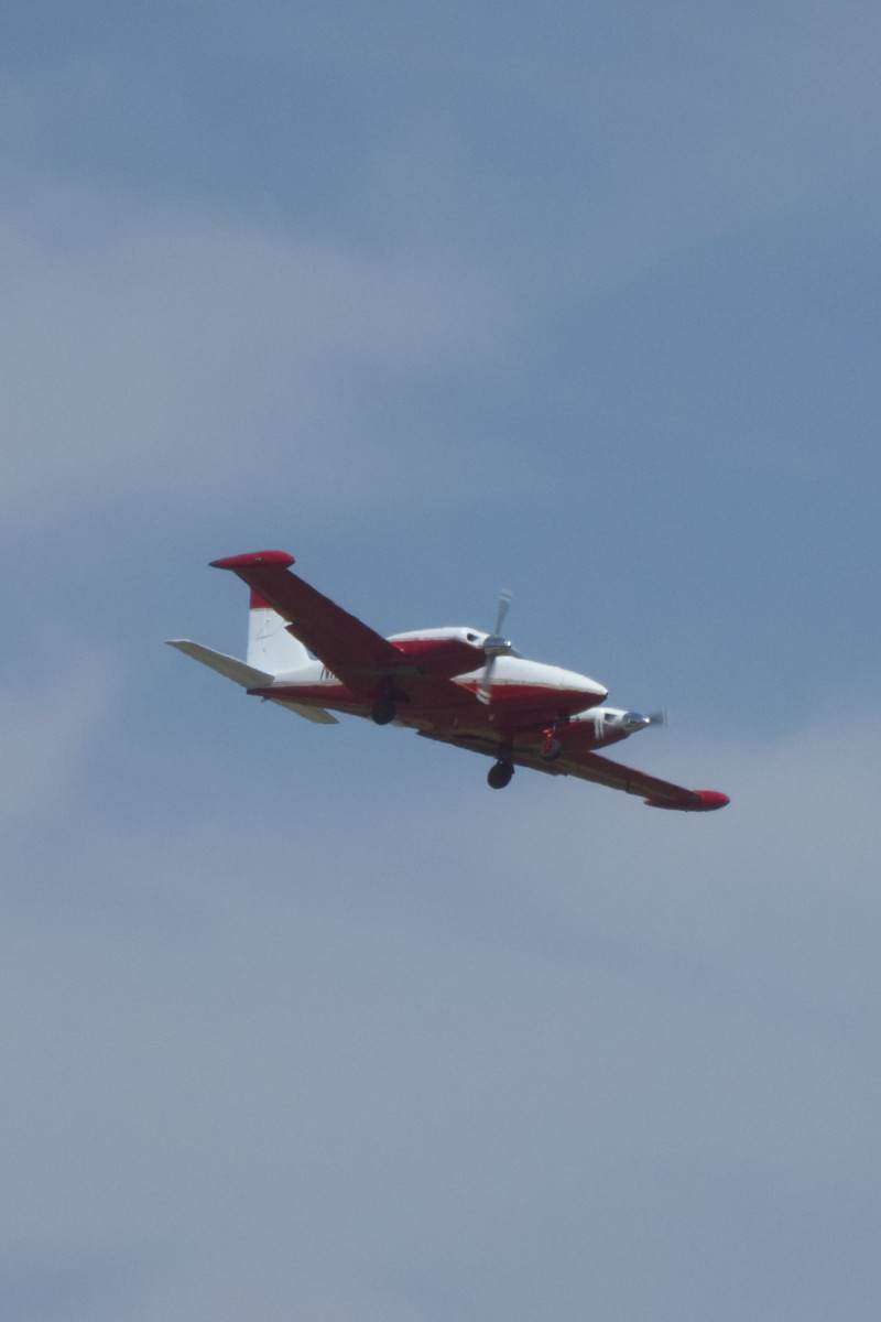 N114CD - Twin-engine aircraft