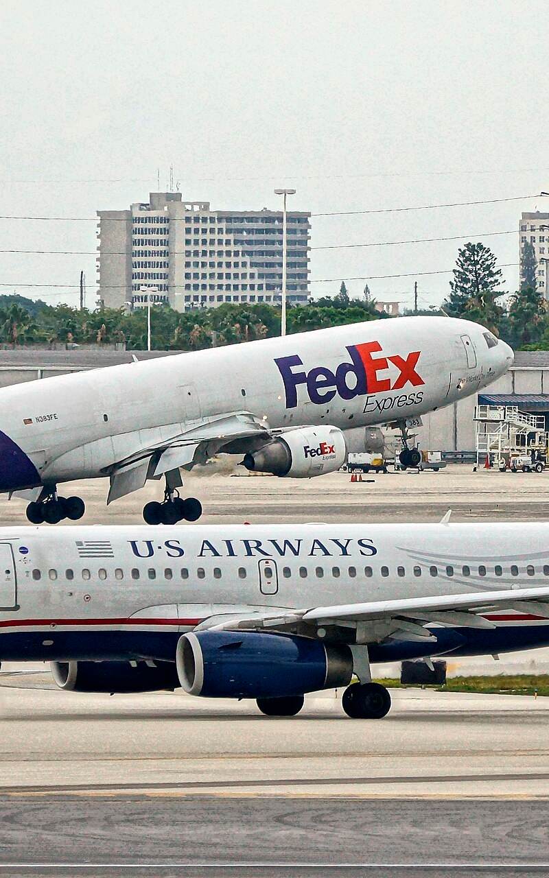 N383FE - Twin-engine aircraft