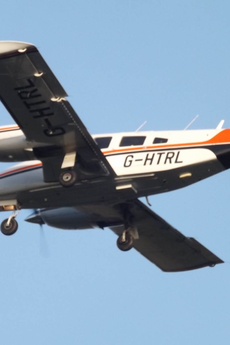 G-HTRL - Twin-engine aircraft