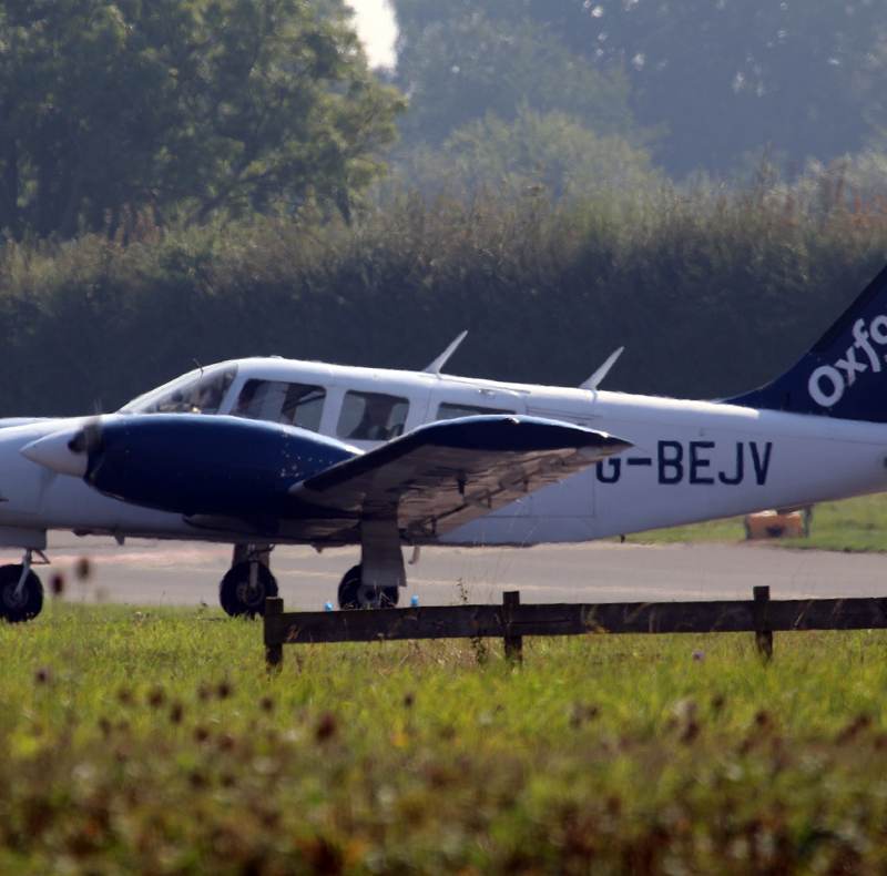 G-BEJV - Twin-engine aircraft