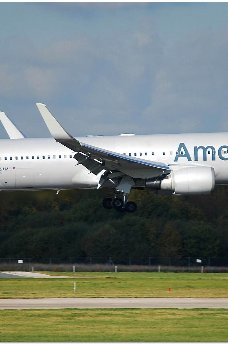 N385AM - Twin-engine aircraft