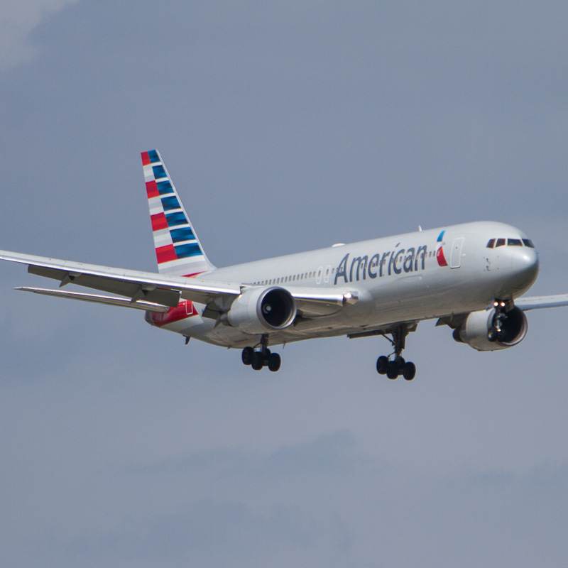 N386AA - Twin-engine aircraft