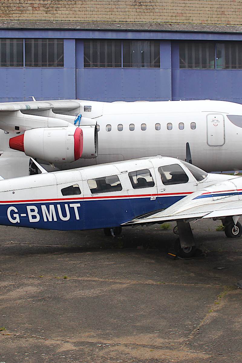 G-BMUT - Twin-engine aircraft
