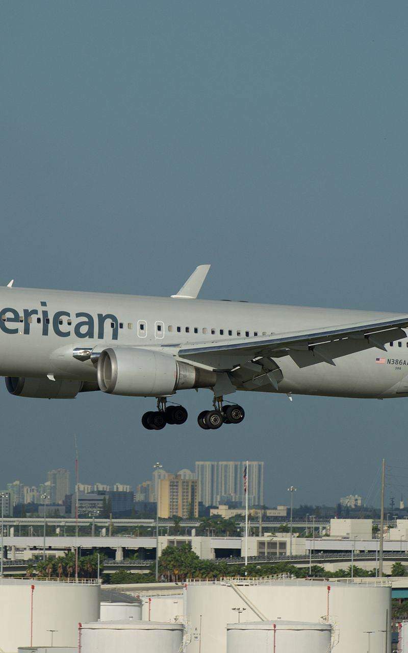 N386AA - Twin-engine aircraft