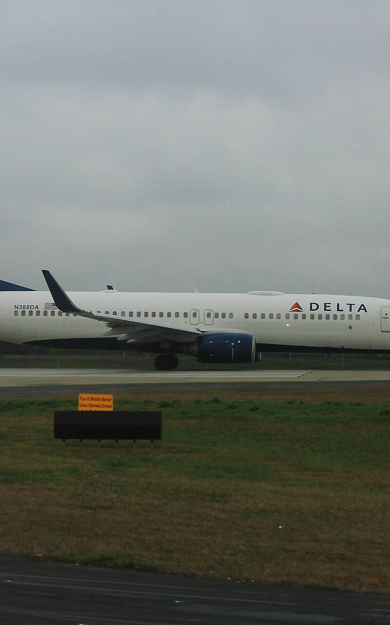 N388DA - Twin-engine aircraft