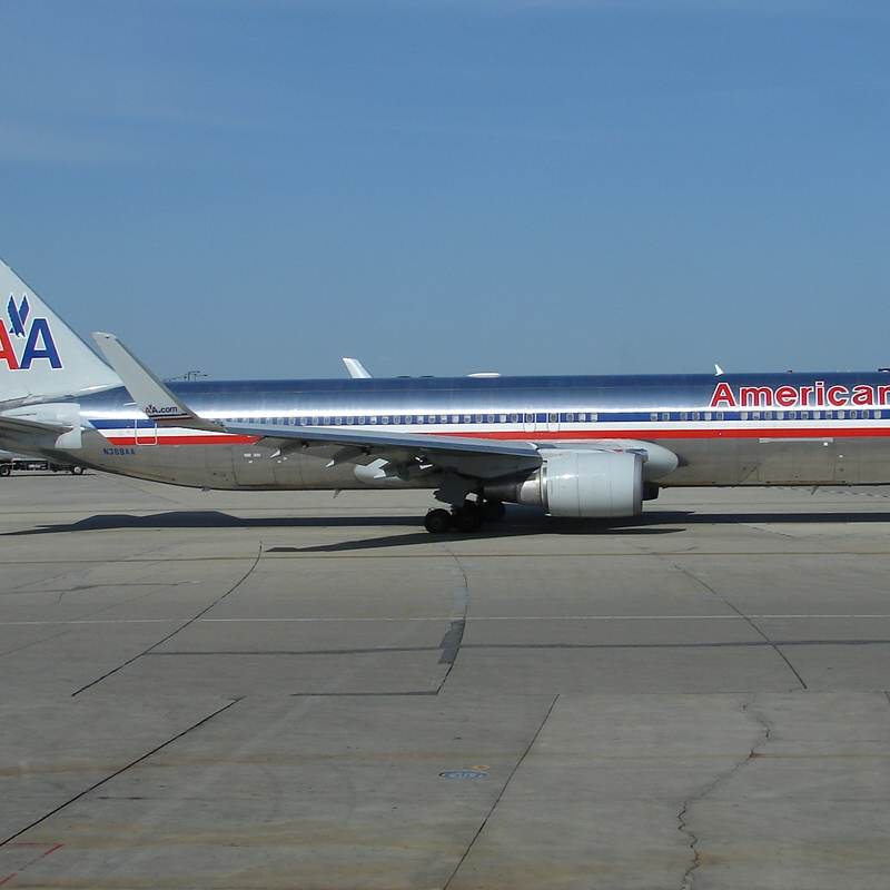 N389AA - Twin-engine aircraft