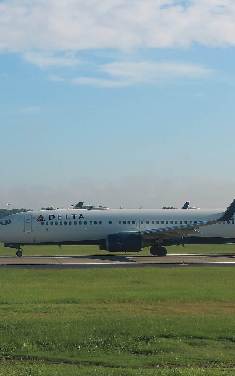N389DA - Twin-engine aircraft