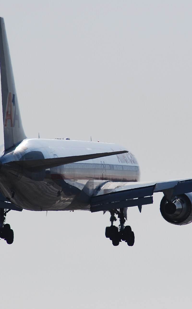 N392AN - Twin-engine aircraft