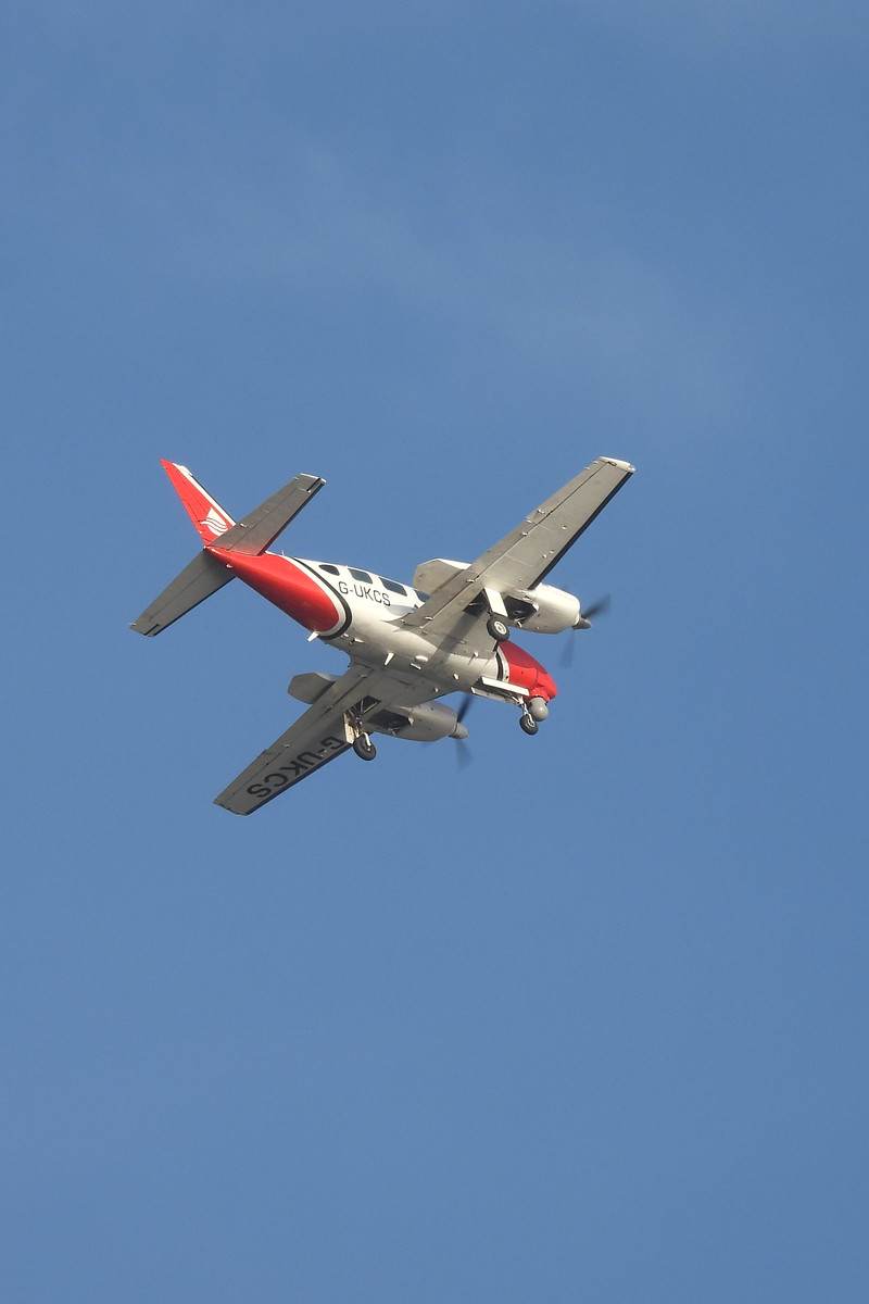 G-UKCS - Twin-engine aircraft