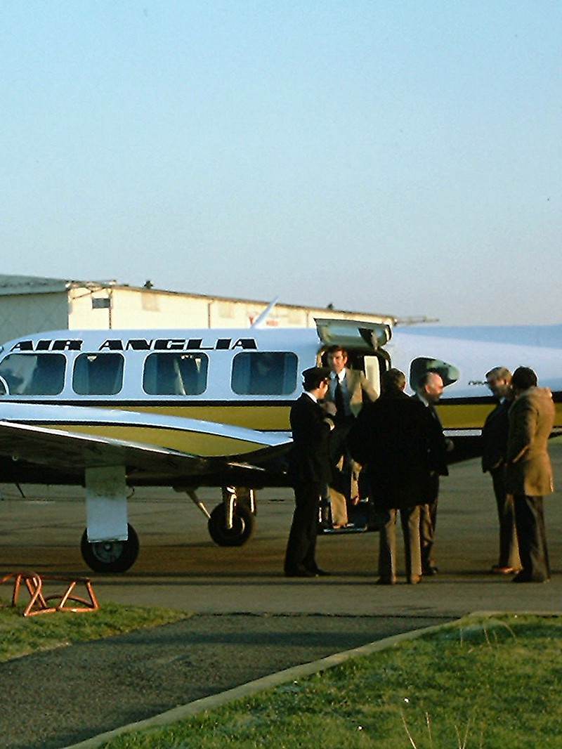 G-BDMD - Twin-engine aircraft