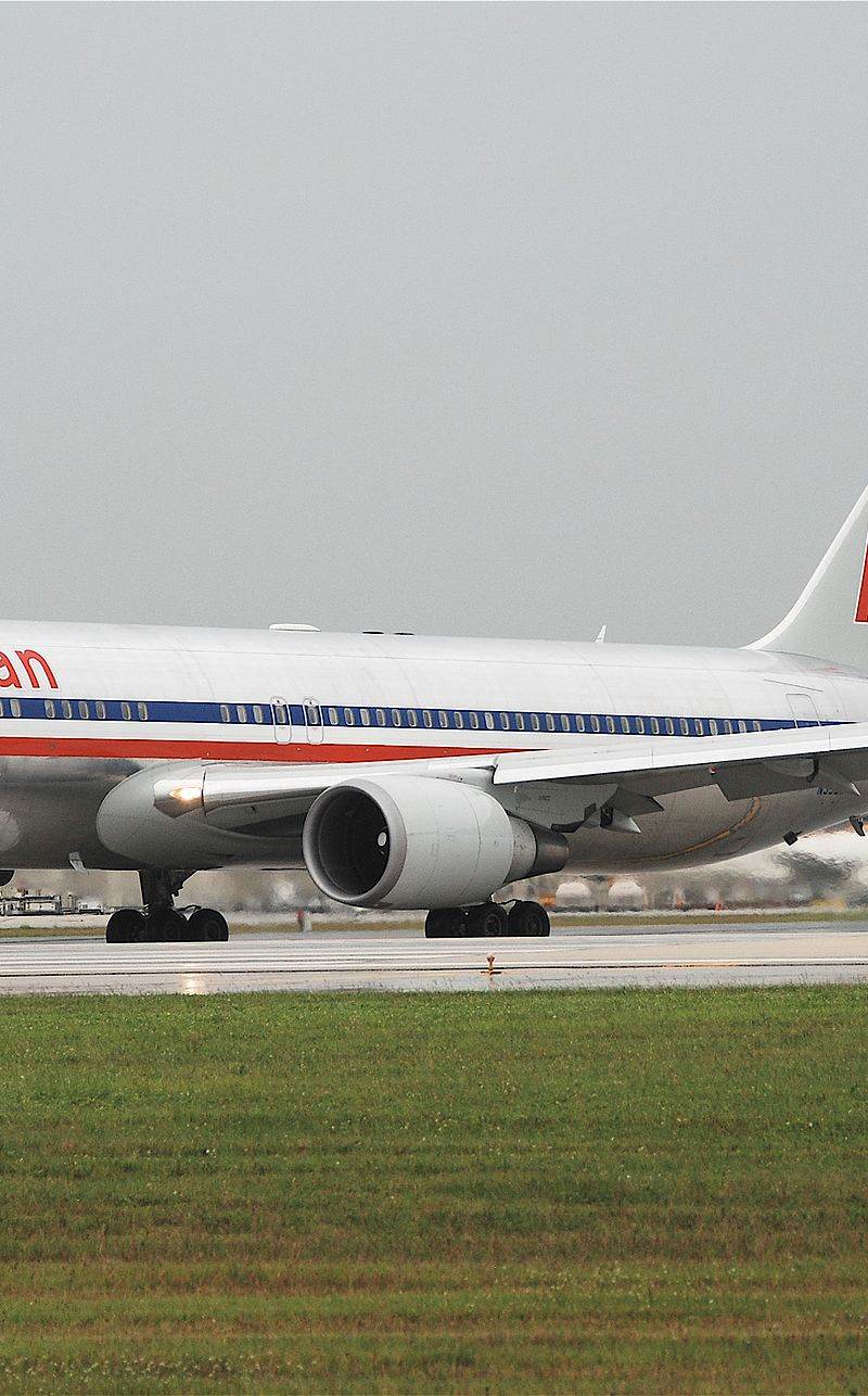 N393AN - Twin-engine aircraft