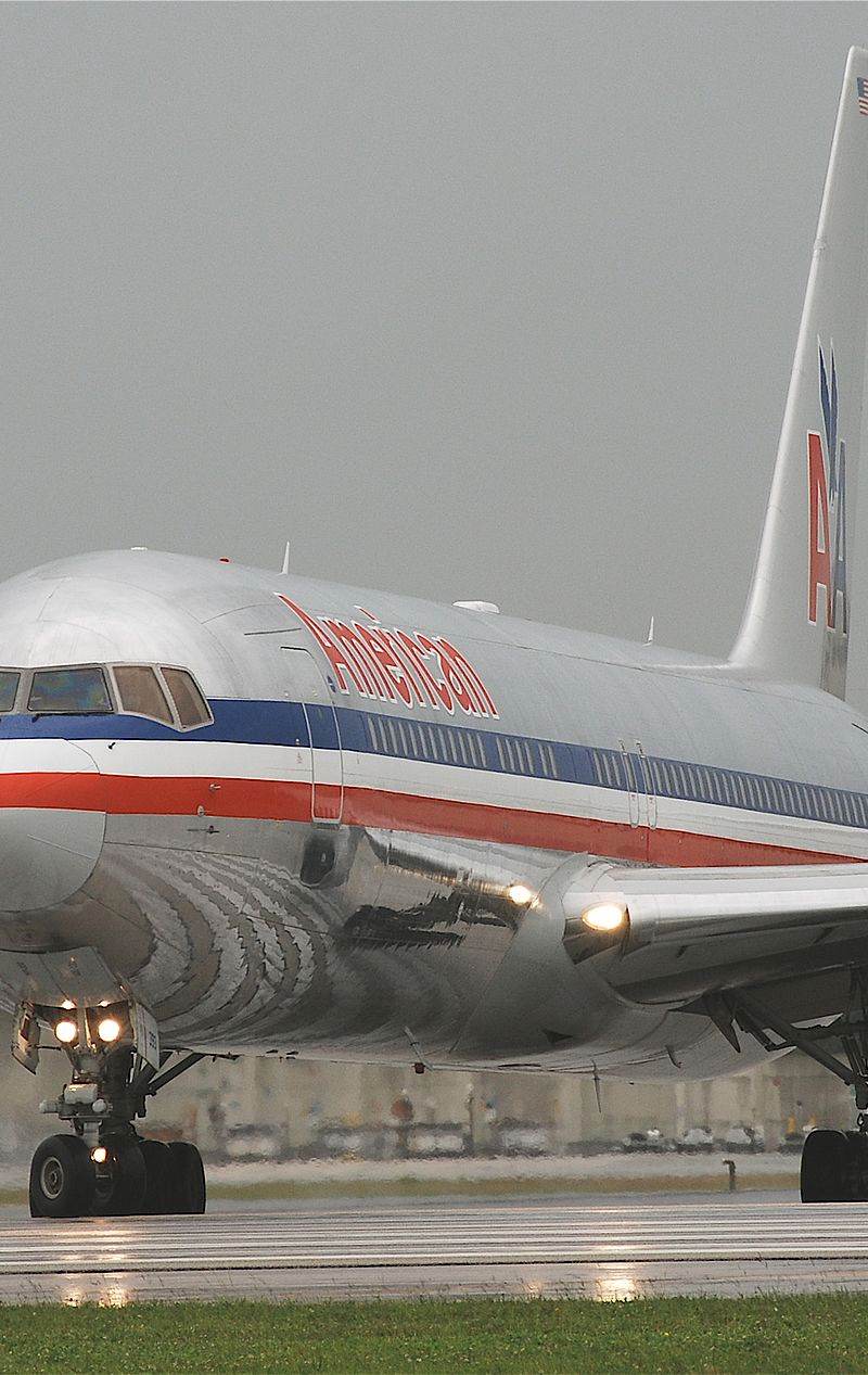 N393AN - Twin-engine aircraft