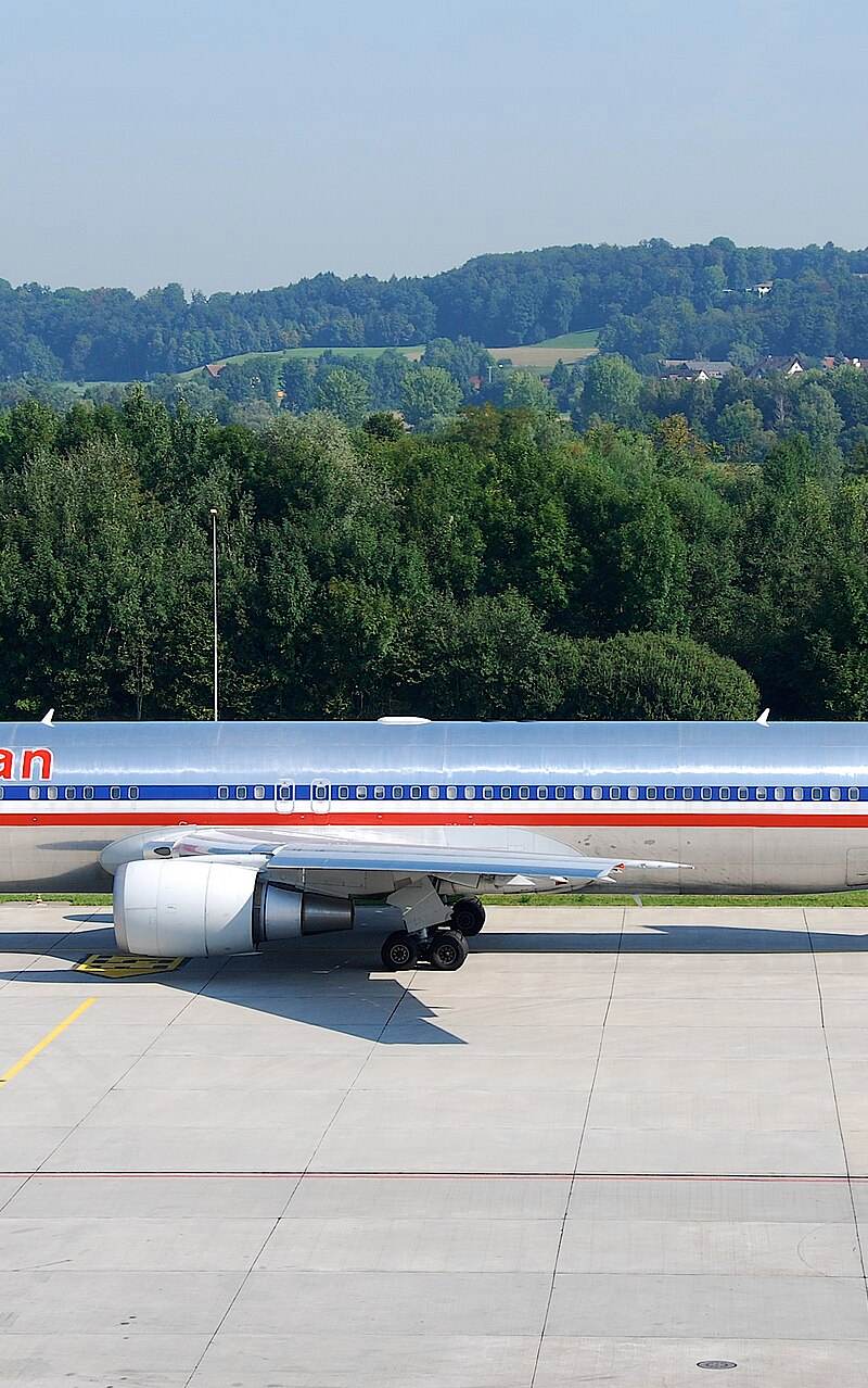 N393AN - Twin-engine aircraft
