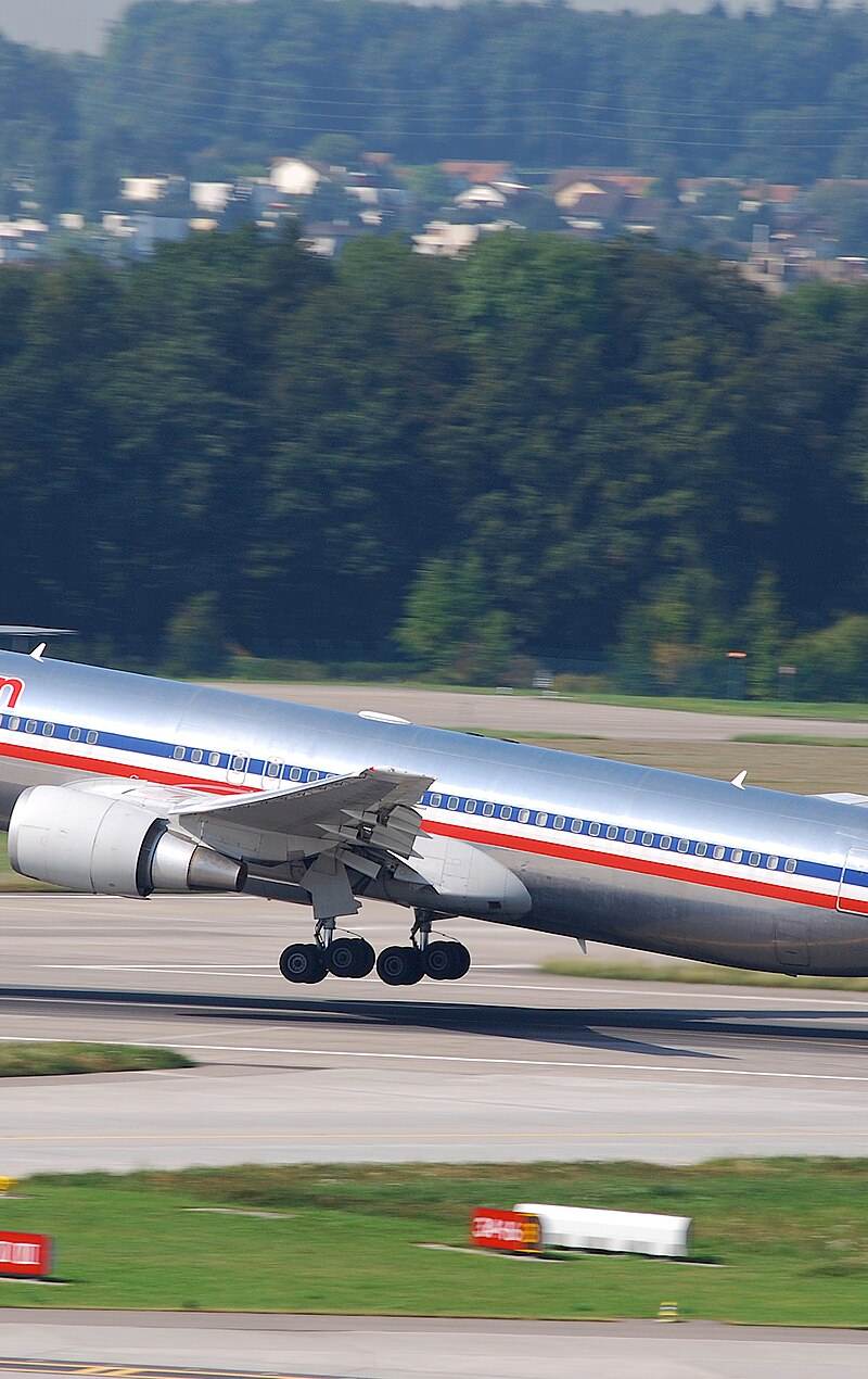 N393AN - Twin-engine aircraft