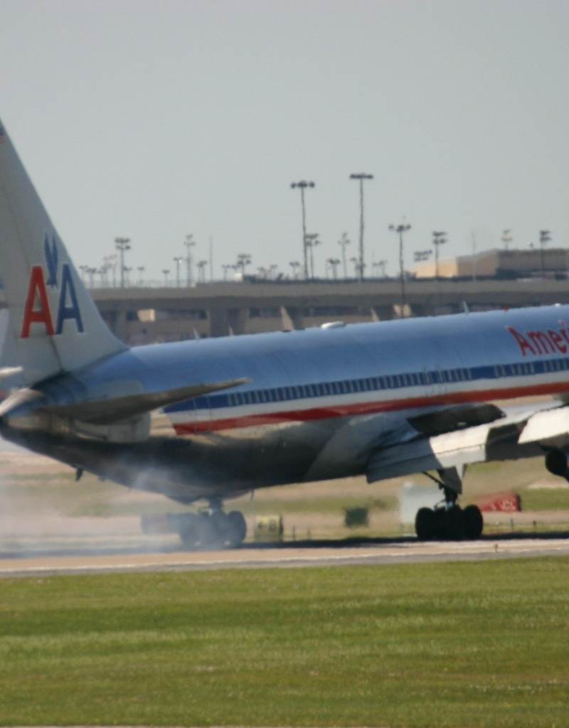 N393AN - Twin-engine aircraft