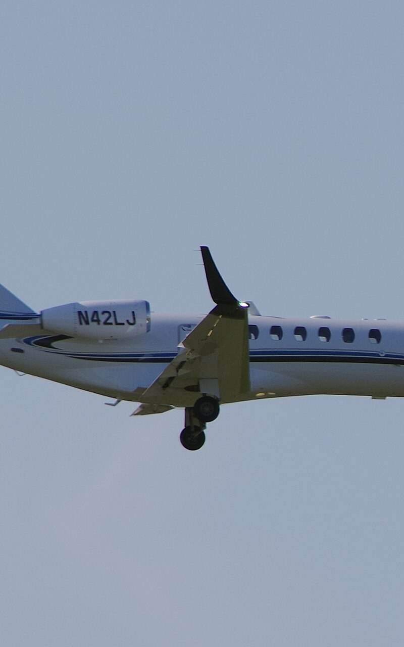 N42LJ - Business jet