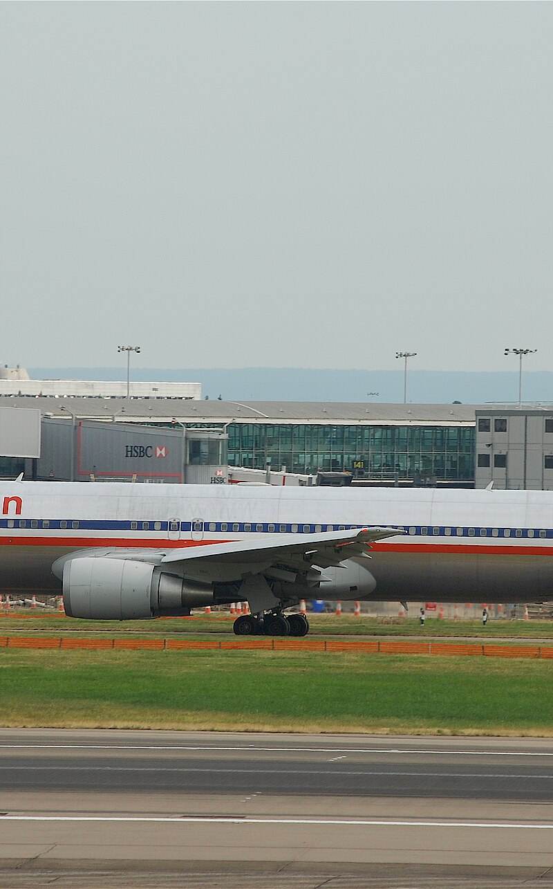 N394AN - Twin-engine aircraft