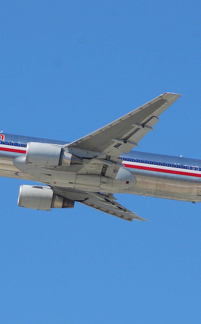 N394AN - Twin-engine aircraft