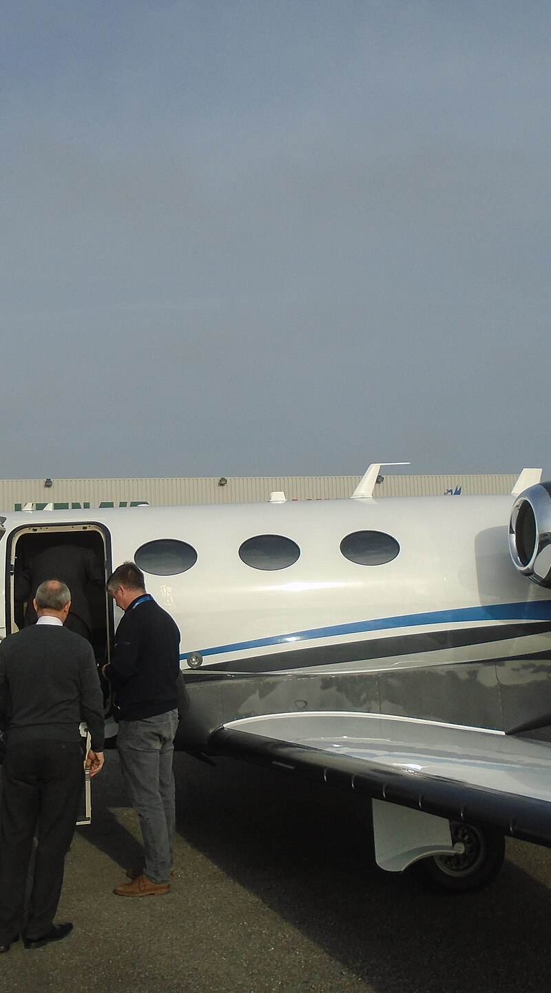 N42LJ - Business jet