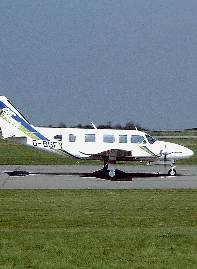 G-BGFY - Twin-engine aircraft