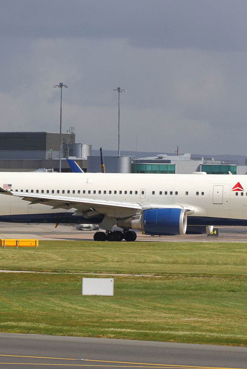 N394DL - Twin-engine aircraft
