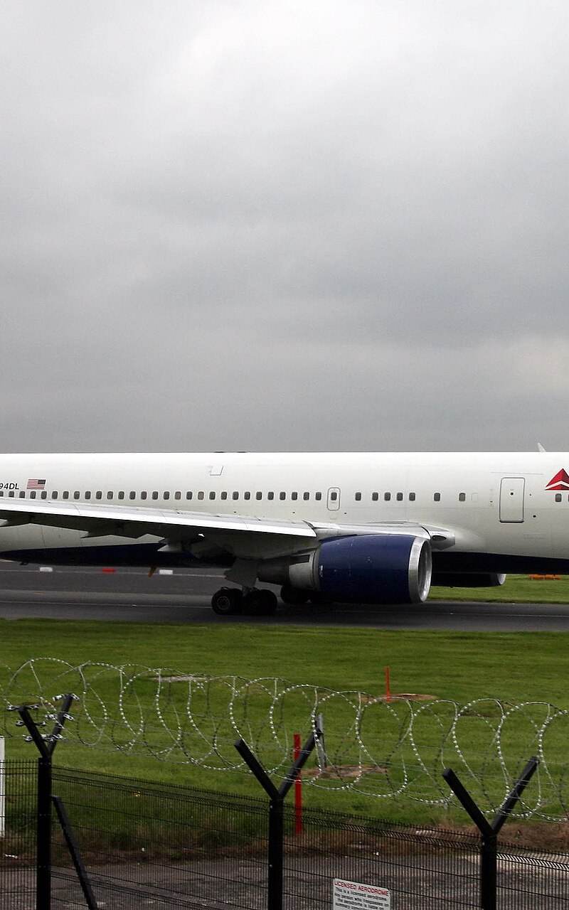 N394DL - Twin-engine aircraft