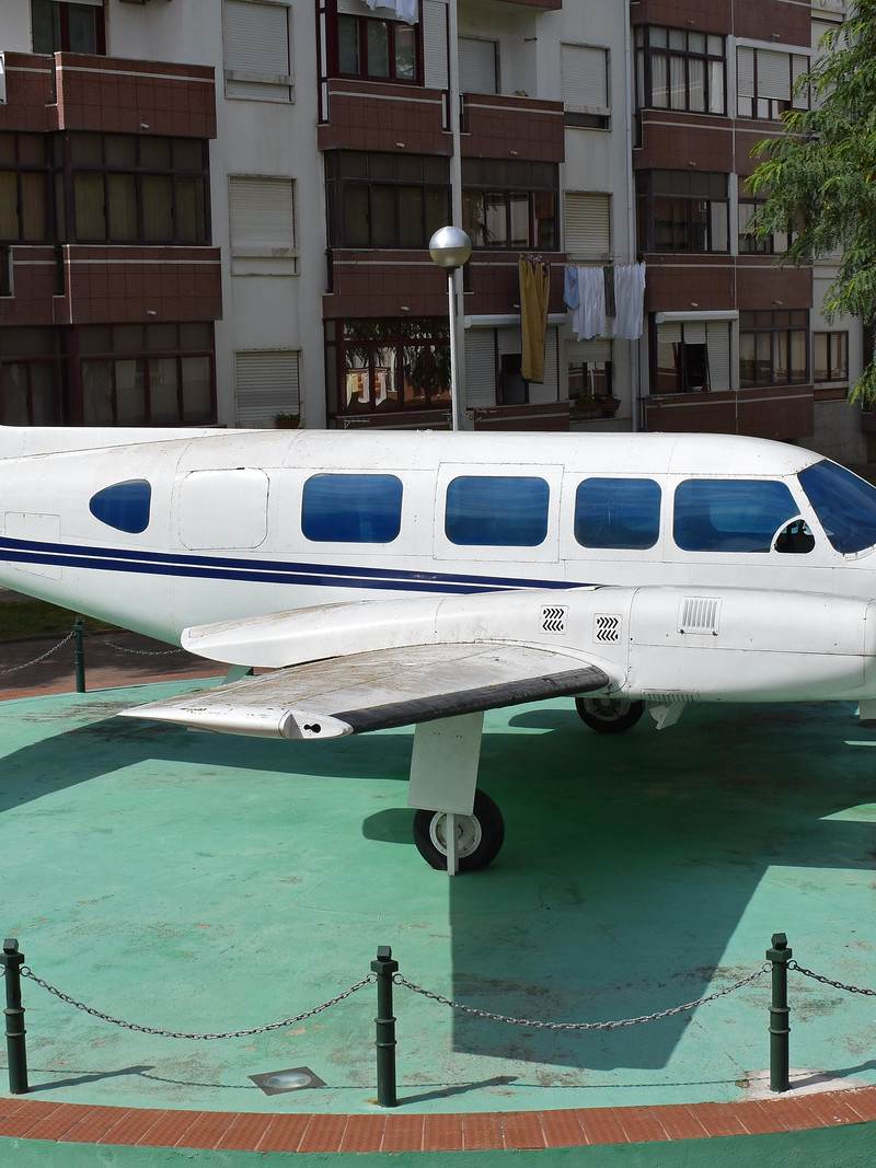 CS-AVM - Twin-engine aircraft