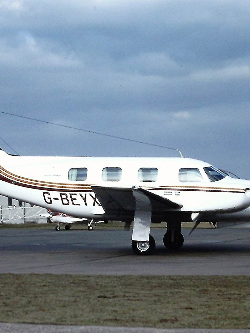 G-BEYX - Twin-engine aircraft